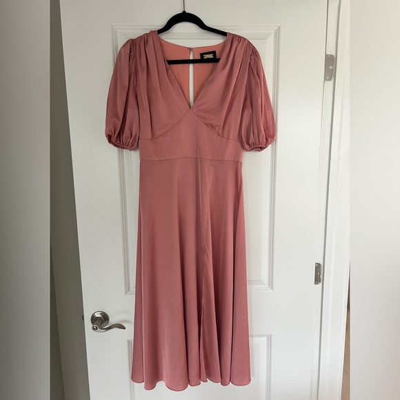 $245 Alexia Admor Light Pink Satin Puff Sleeve Midi V Neck Slit Dress - Picture 3 of 6